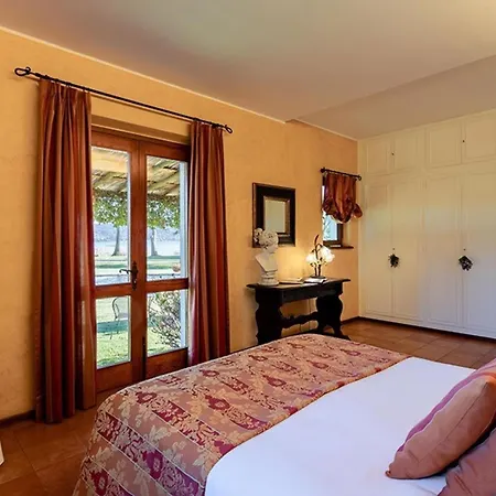 Βίλα Stunning Lakefront In Lesa
