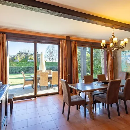 Stunning Lakefront In Villa
