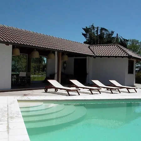 Stunning Lakefront In Villa