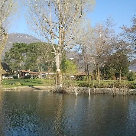 Villa Stunning Lakefront In *